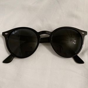 Black Ray-Ban